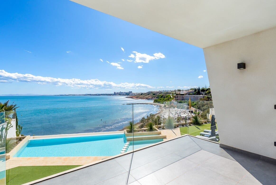 6 Zimmer Villa zu verkaufen in Cabo Roig mit Pool - 4.750.000 € (Ref: 10172698)