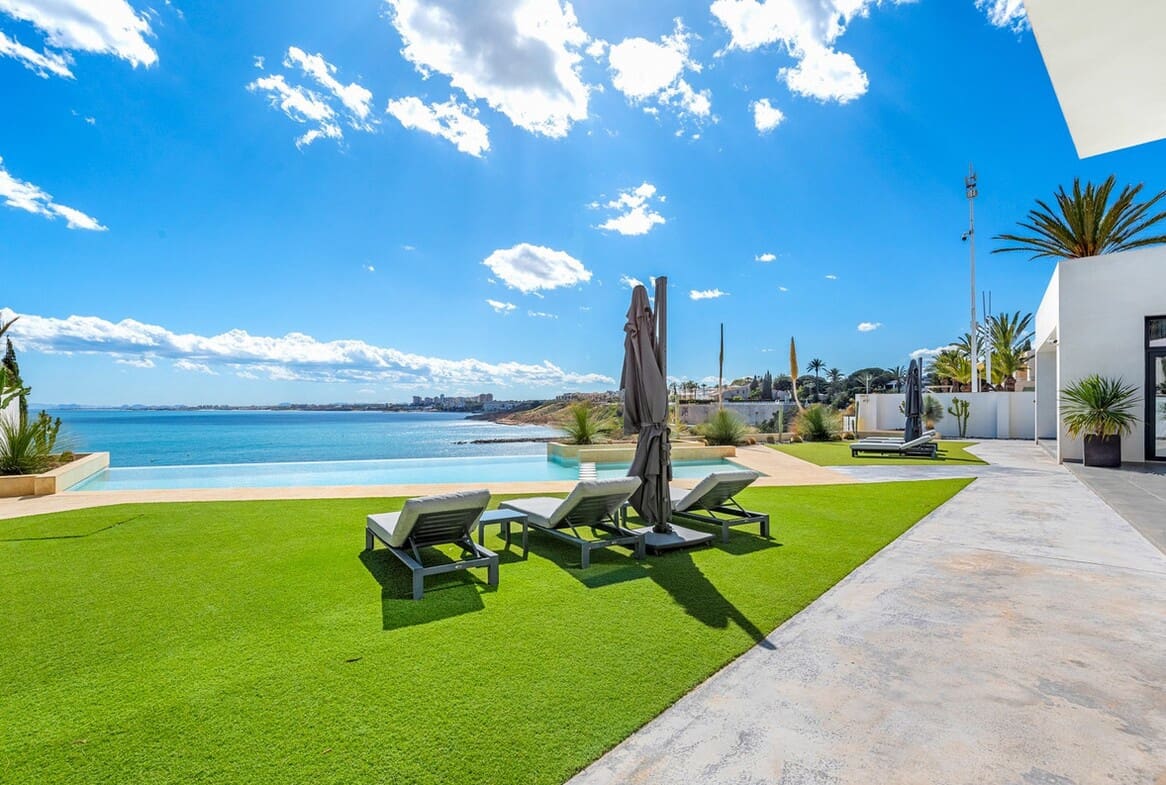6 Zimmer Villa zu verkaufen in Cabo Roig mit Pool - 4.750.000 € (Ref: 10172698)
