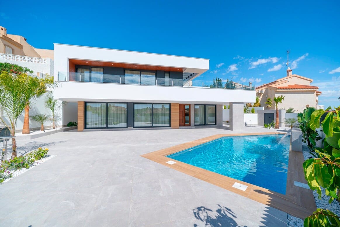 Chalet de 4 habitaciones en Rojales en venta con piscina - 1.150.000 € (Ref: 10172699)