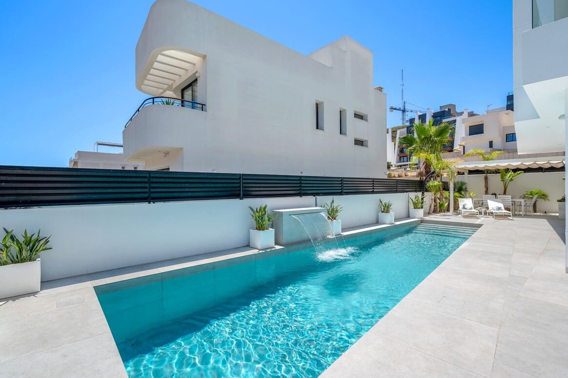 4 chambre Villa/Maison à vendre à Guardamar del Segura avec piscine garage - 1 250 000 € (Ref: 10172700)