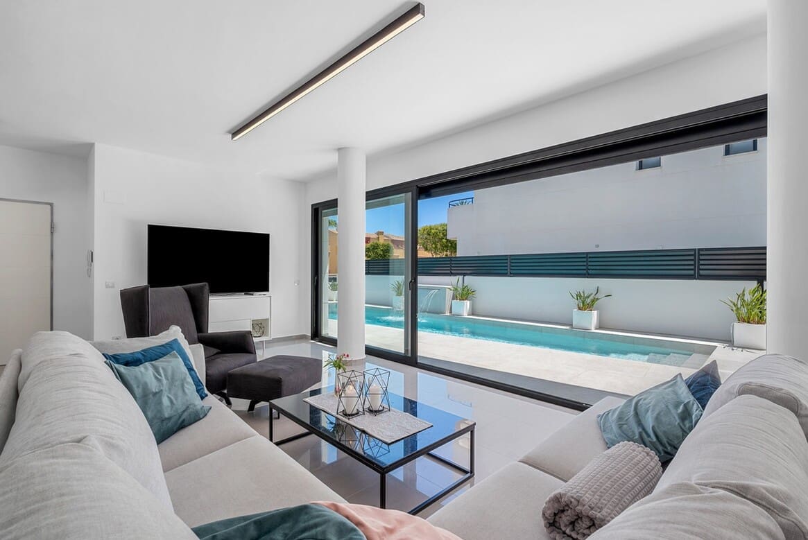 4 chambre Villa/Maison à vendre à Guardamar del Segura avec piscine garage - 1 250 000 € (Ref: 10172700)