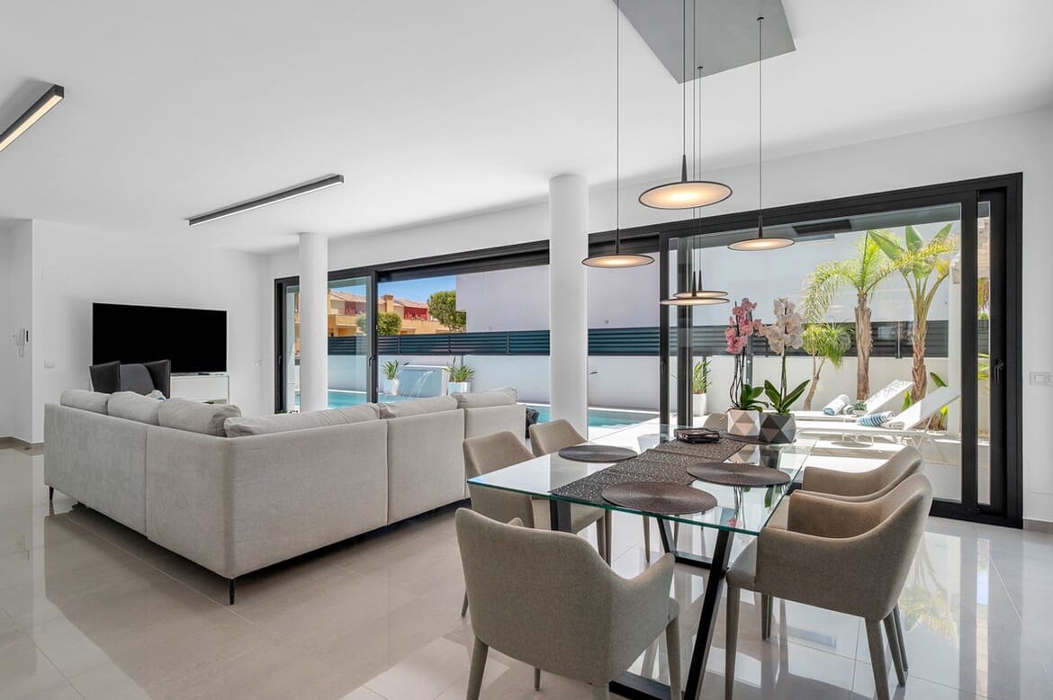 4 chambre Villa/Maison à vendre à Guardamar del Segura avec piscine garage - 1 250 000 € (Ref: 10172700)