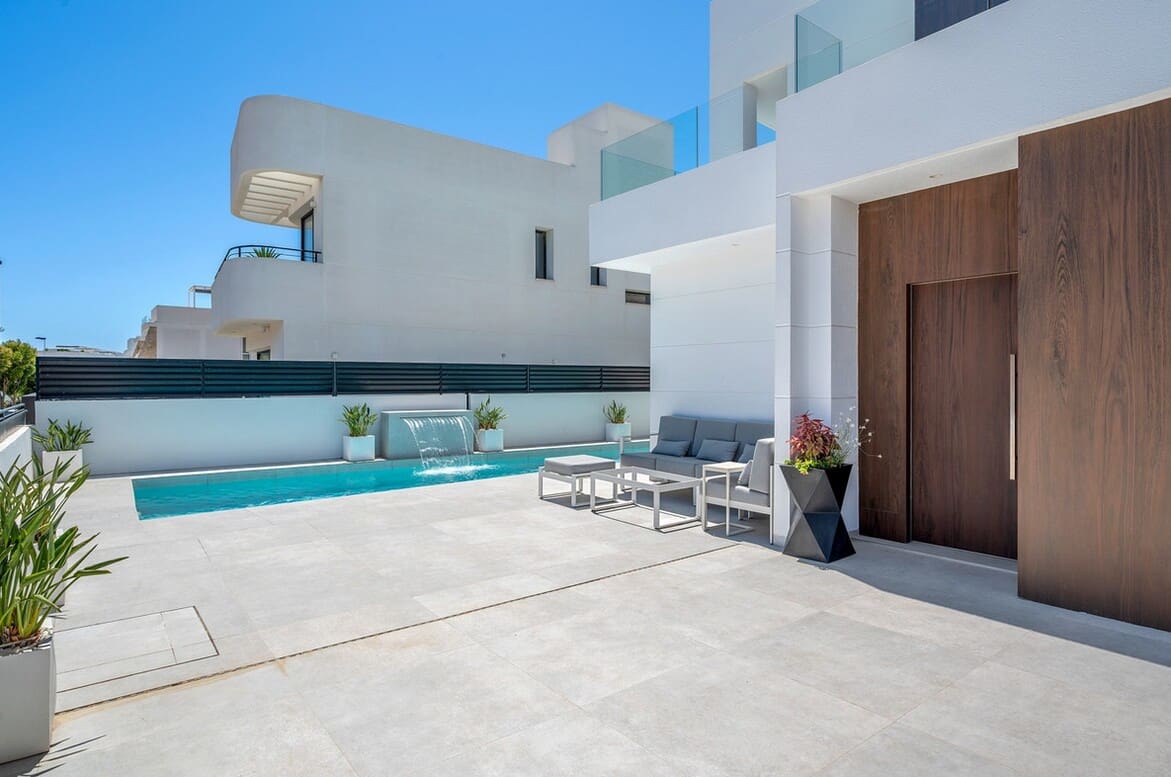 4 chambre Villa/Maison à vendre à Guardamar del Segura avec piscine garage - 1 250 000 € (Ref: 10172700)