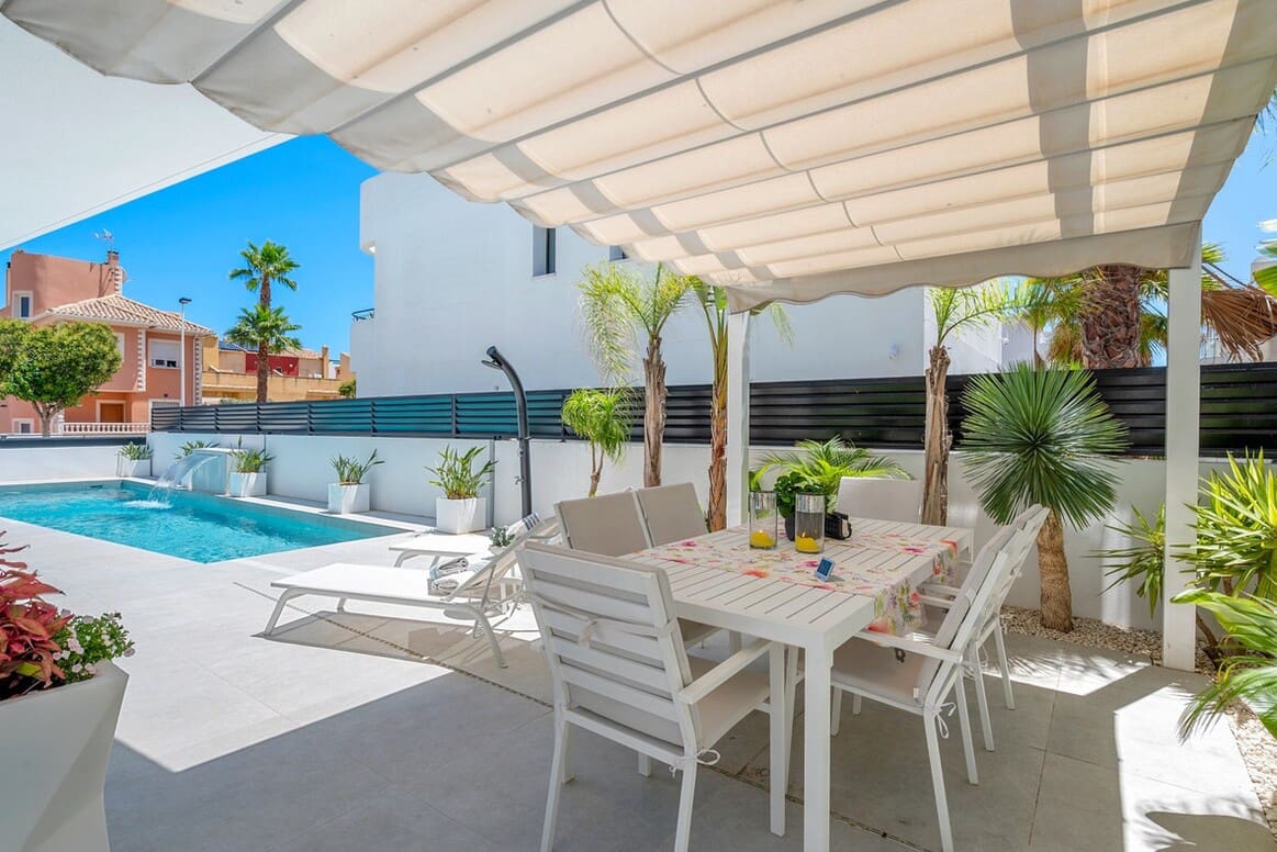4 chambre Villa/Maison à vendre à Guardamar del Segura avec piscine garage - 1 250 000 € (Ref: 10172700)