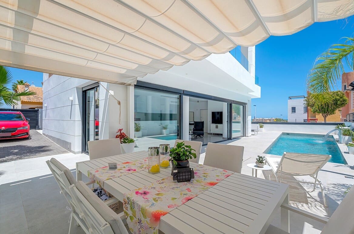 4 chambre Villa/Maison à vendre à Guardamar del Segura avec piscine garage - 1 250 000 € (Ref: 10172700)