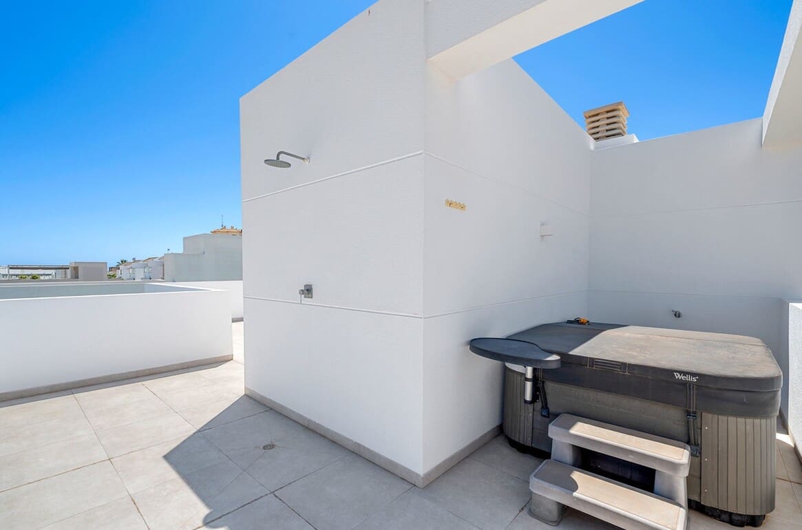 4 chambre Villa/Maison à vendre à Guardamar del Segura avec piscine garage - 1 250 000 € (Ref: 10172700)