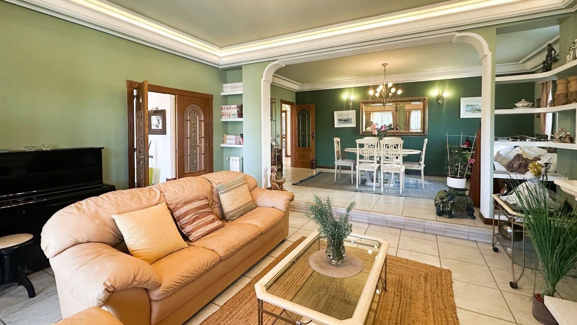 6 bedroom Villa for sale in La Mata with pool garage - € 950,000 (Ref: 10172701)