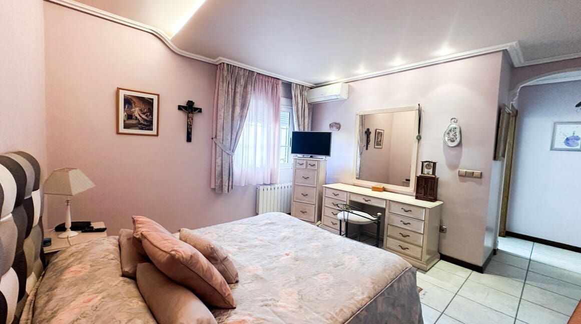 6 bedroom Villa for sale in La Mata with pool garage - € 950,000 (Ref: 10172701)
