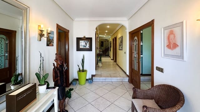 6 soverom Villa til salgs i Los Europeos, Torrevieja med svømmebasseng garasje - € 950 000 (Ref: 10172701)