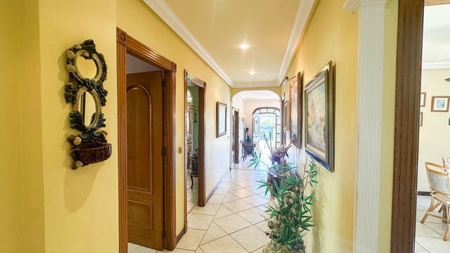 6 soverom Villa til salgs i Los Europeos, Torrevieja med svømmebasseng garasje - € 950 000 (Ref: 10172701)