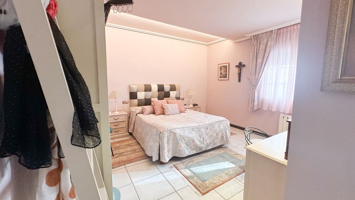 6 bedroom Villa for sale in La Mata with pool garage - € 950,000 (Ref: 10172701)