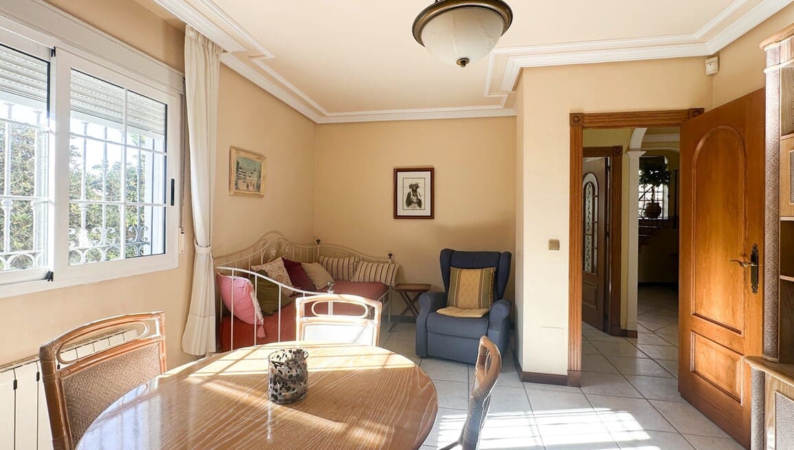 6 bedroom Villa for sale in La Mata with pool garage - € 950,000 (Ref: 10172701)