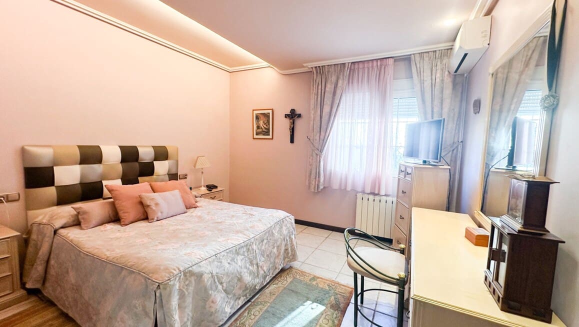 6 bedroom Villa for sale in La Mata with pool garage - € 950,000 (Ref: 10172701)