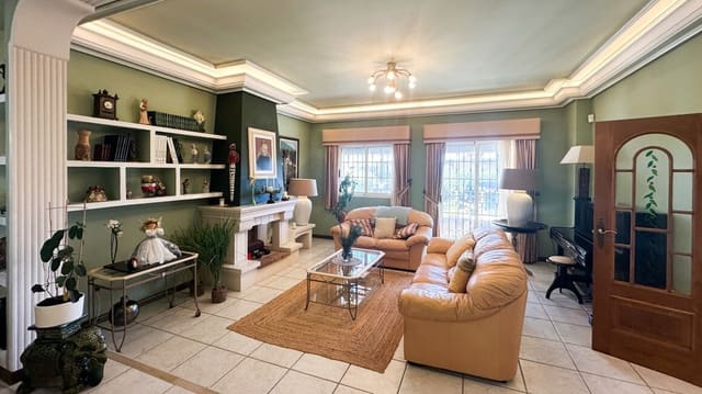 6 soverom Villa til salgs i Los Europeos, Torrevieja med svømmebasseng garasje - € 950 000 (Ref: 10172701)