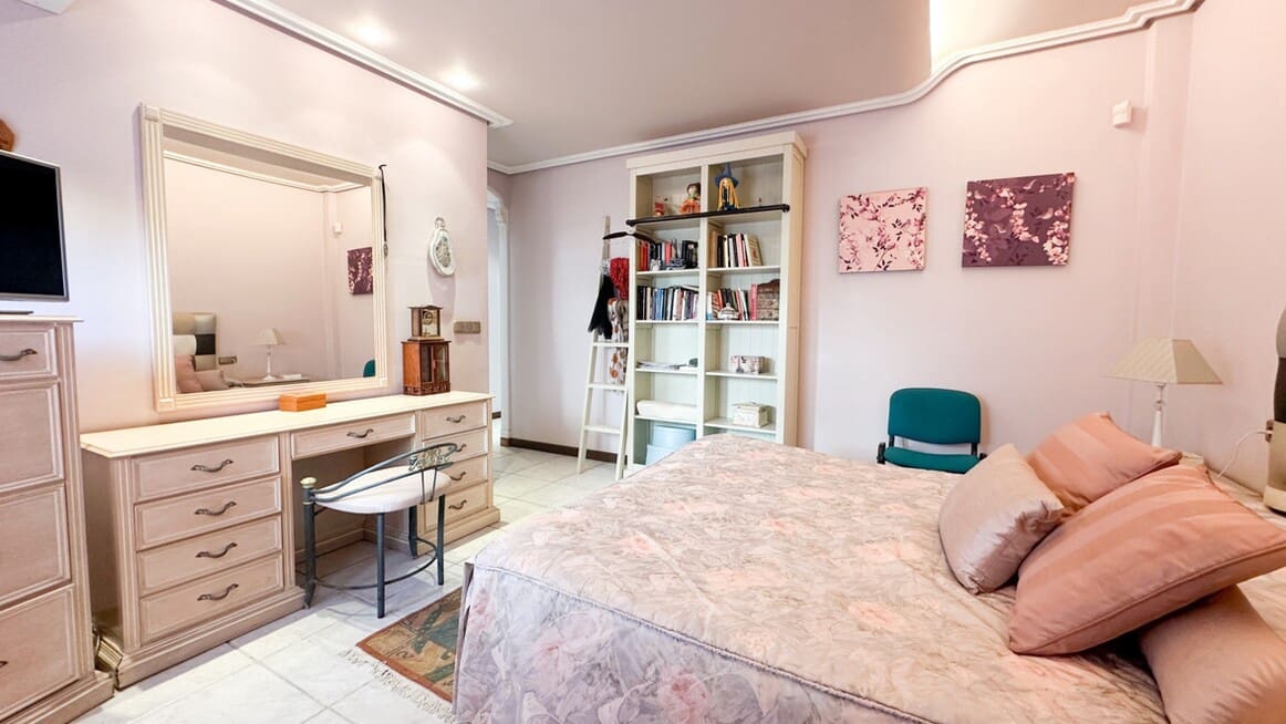 6 bedroom Villa for sale in La Mata with pool garage - € 950,000 (Ref: 10172701)
