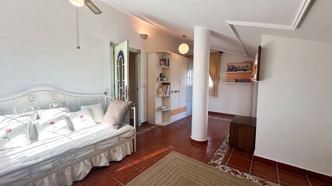6 bedroom Villa for sale in La Mata with pool garage - € 950,000 (Ref: 10172701)