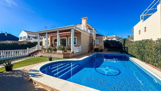 6 soverom Villa til salgs i Los Europeos, Torrevieja med svømmebasseng garasje - € 950 000 (Ref: 10172701)