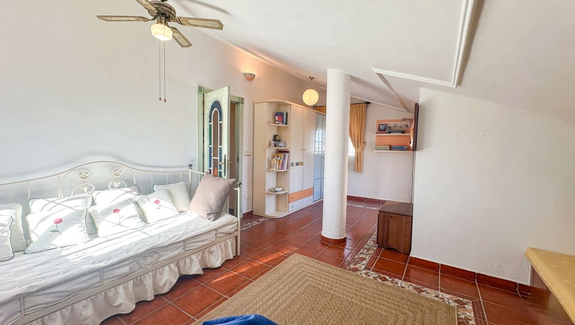 6 bedroom Villa for sale in La Mata with pool garage - € 950,000 (Ref: 10172701)