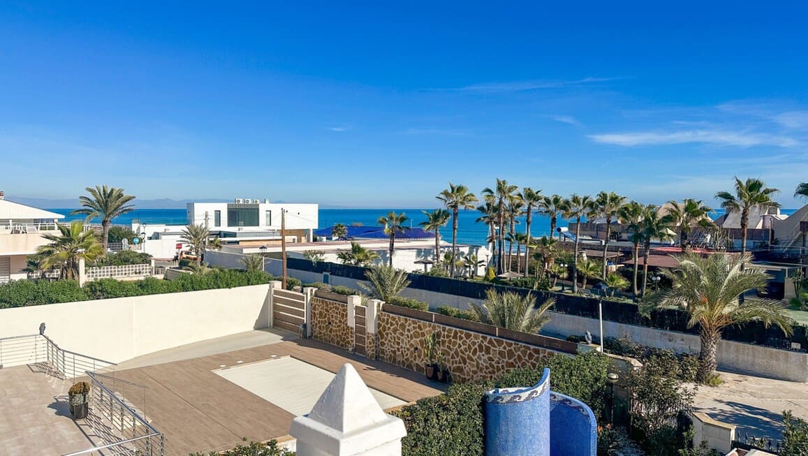 6 bedroom Villa for sale in La Mata with pool garage - € 950,000 (Ref: 10172701)