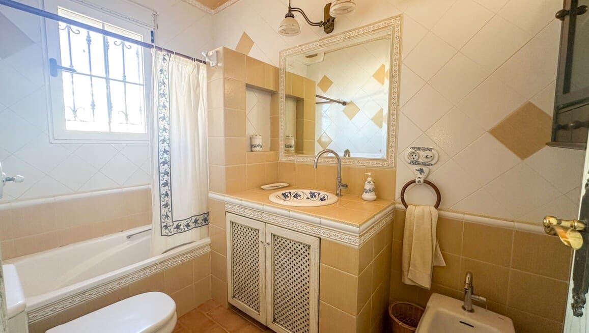 6 bedroom Villa for sale in La Mata with pool garage - € 950,000 (Ref: 10172701)
