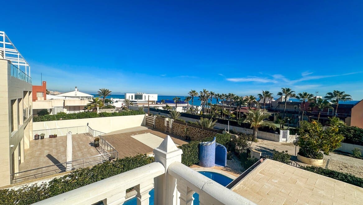 6 bedroom Villa for sale in La Mata with pool garage - € 950,000 (Ref: 10172701)