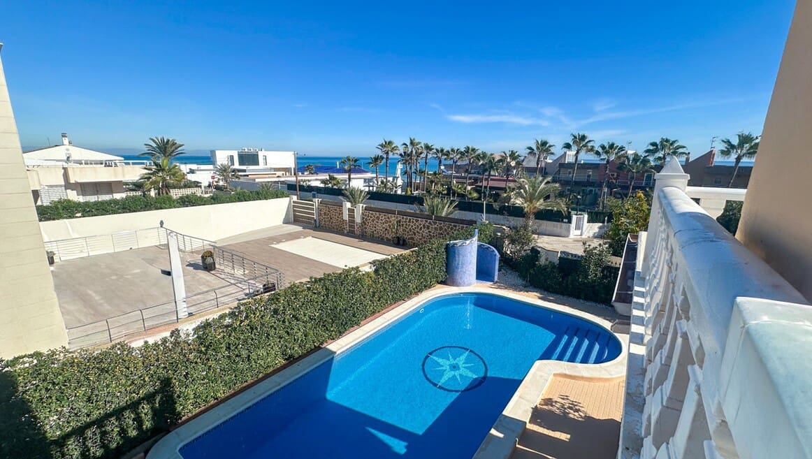 6 bedroom Villa for sale in La Mata with pool garage - € 950,000 (Ref: 10172701)