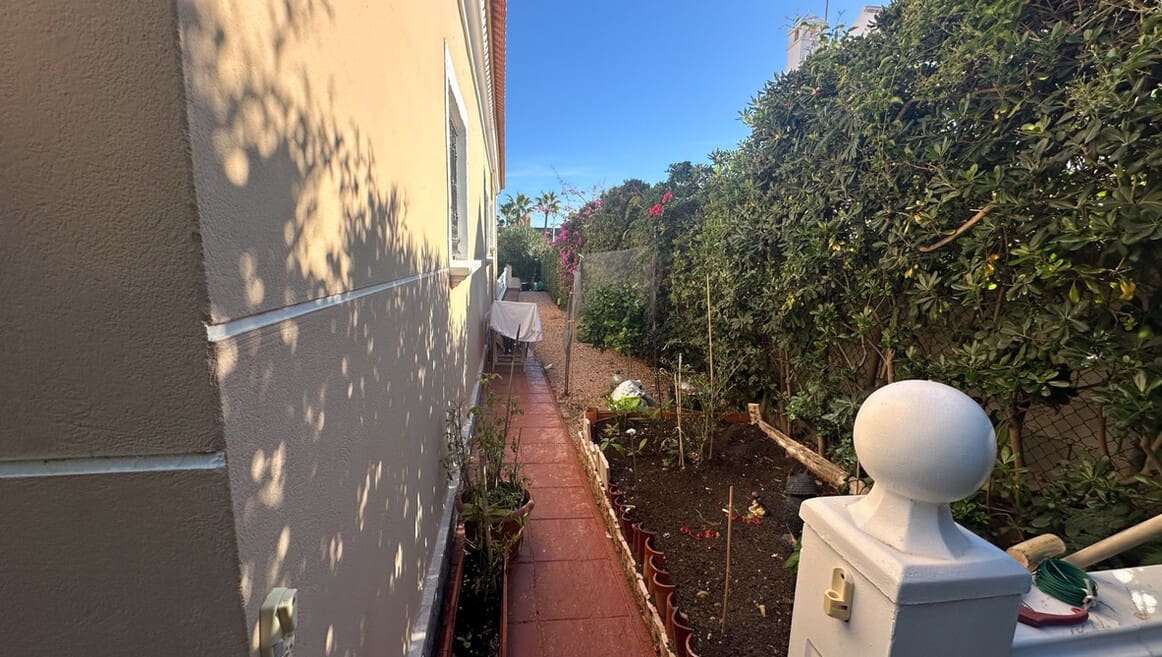 6 bedroom Villa for sale in La Mata with pool garage - € 950,000 (Ref: 10172701)