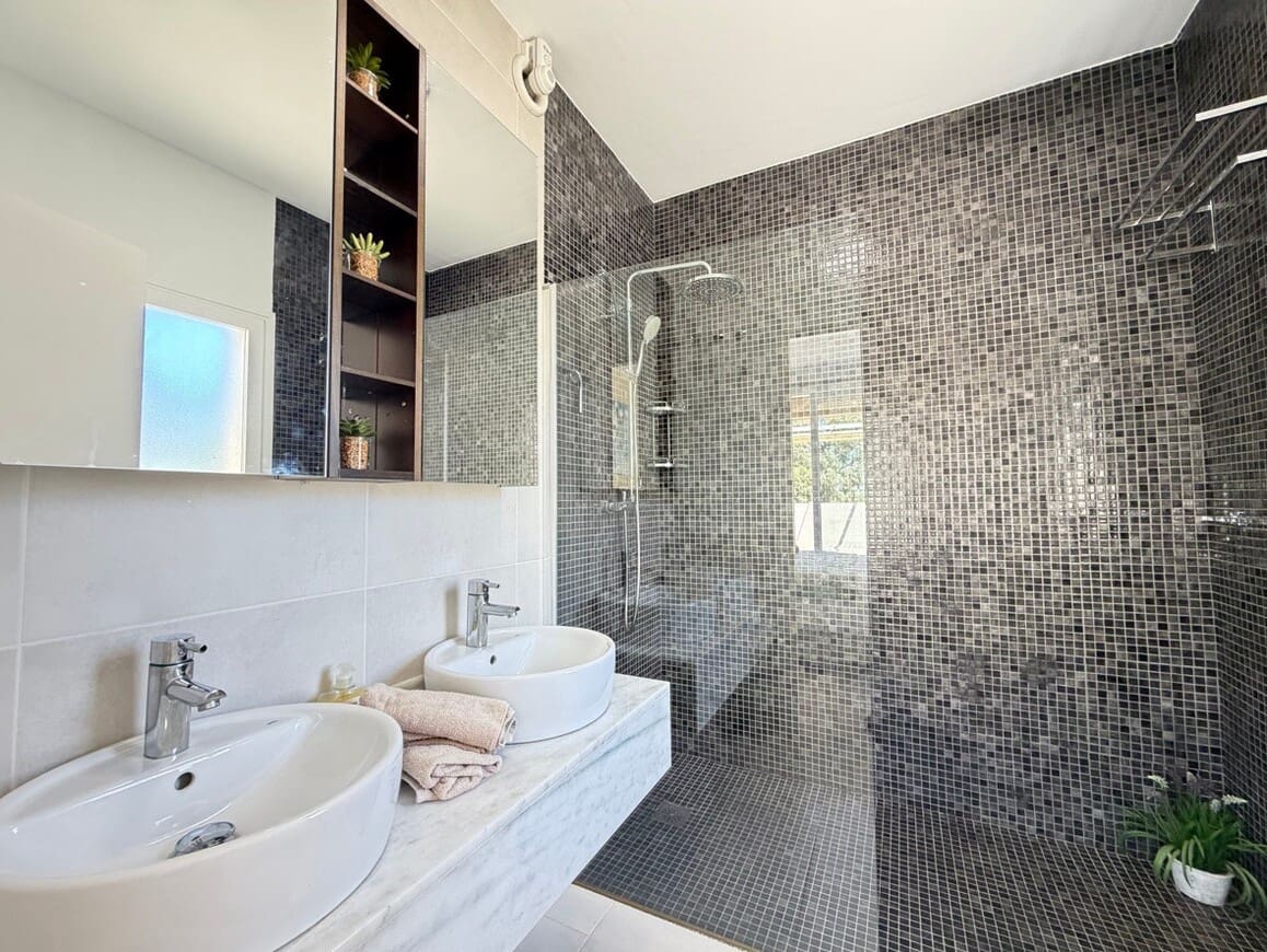 Chalet de 4 habitaciones en Pilar de la Horadada en venta con piscina garaje - 629.900 € (Ref: 10172706)