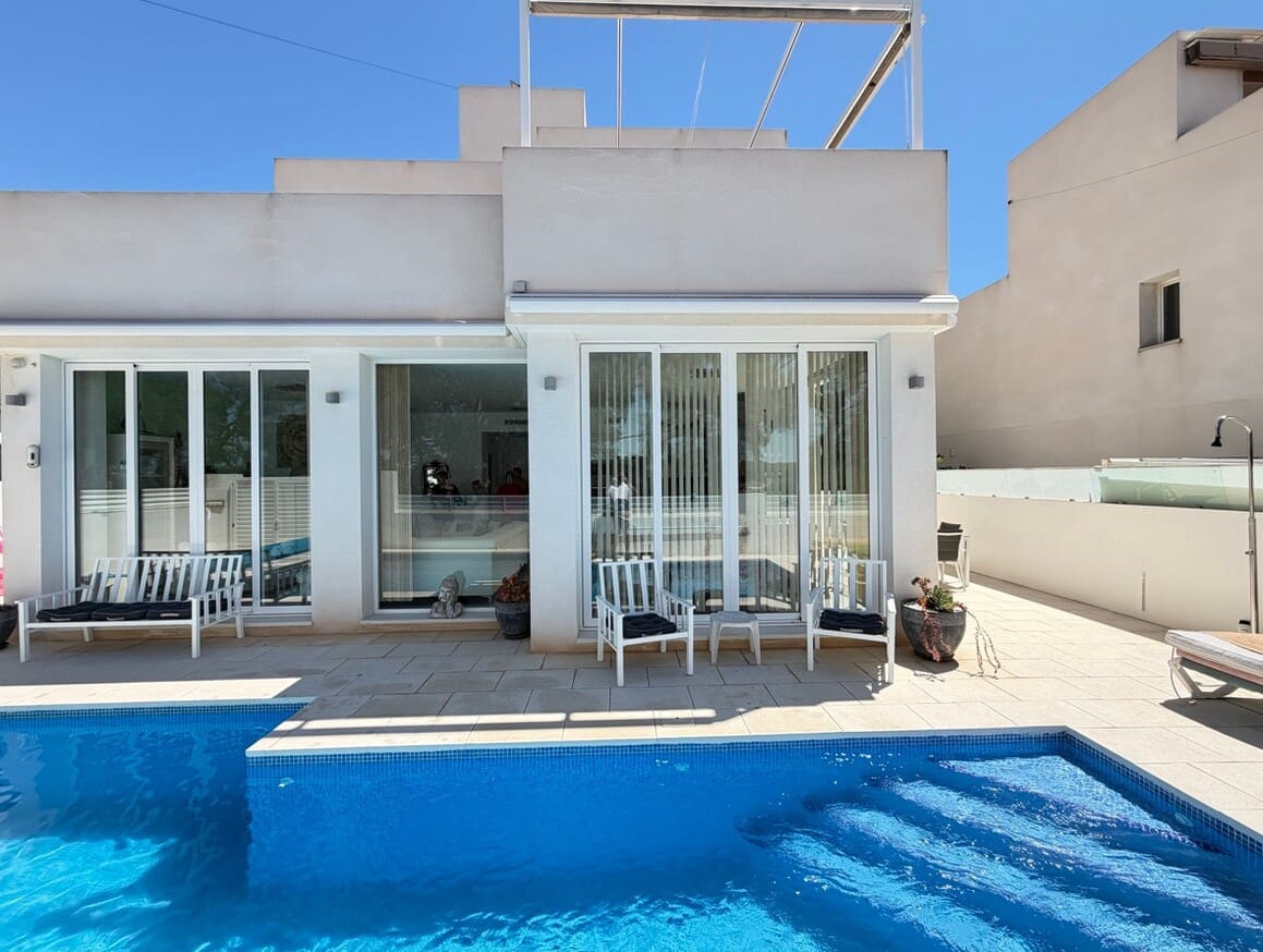 Chalet de 4 habitaciones en Pilar de la Horadada en venta con piscina garaje - 629.900 € (Ref: 10172706)
