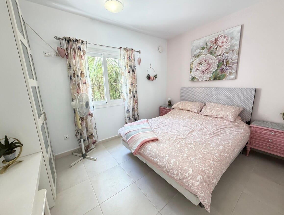 Chalet de 4 habitaciones en Pilar de la Horadada en venta con piscina garaje - 629.900 € (Ref: 10172706)