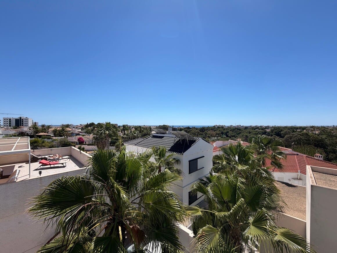 Chalet de 4 habitaciones en Pilar de la Horadada en venta con piscina garaje - 629.900 € (Ref: 10172706)