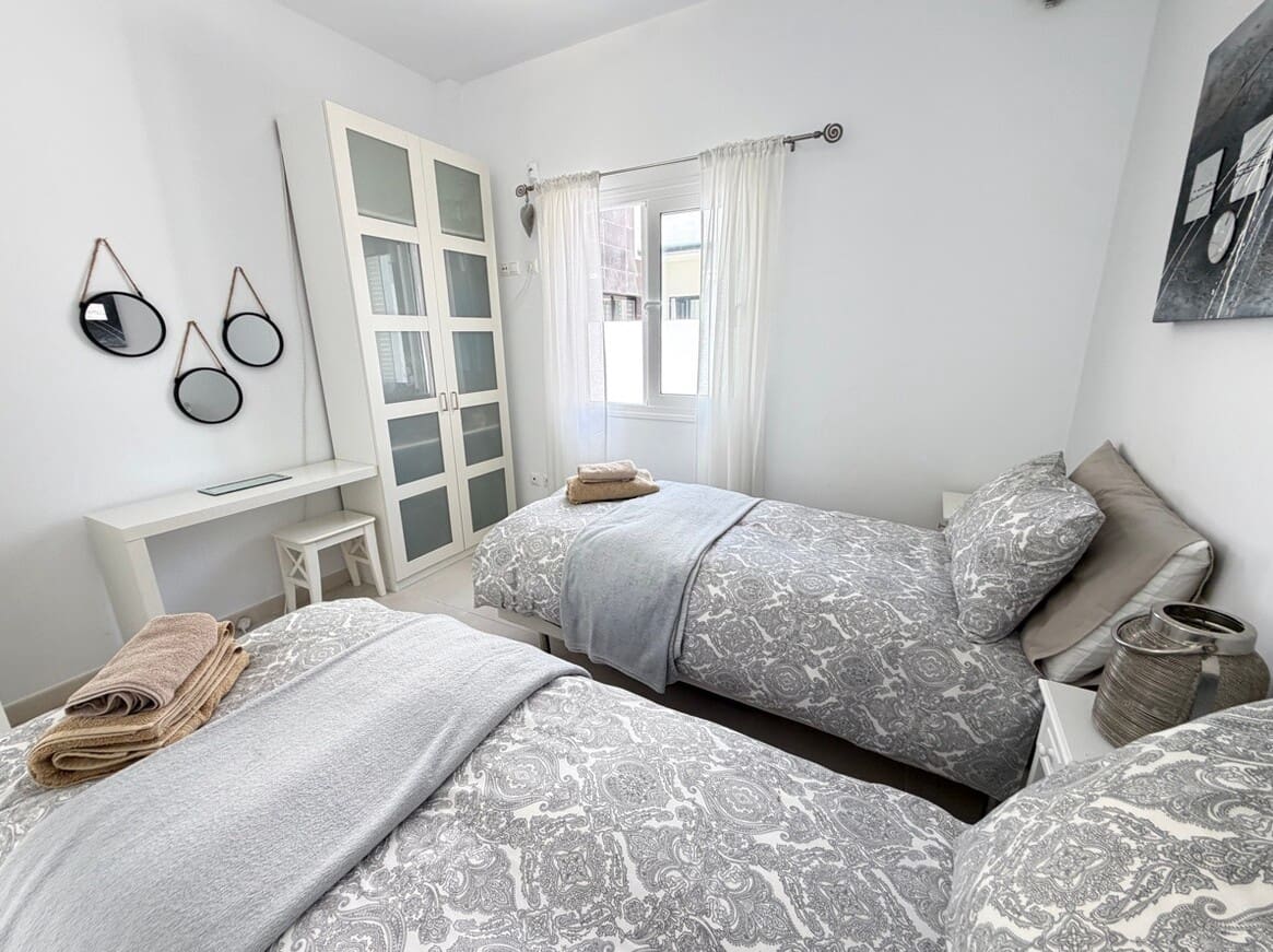 Chalet de 4 habitaciones en Pilar de la Horadada en venta con piscina garaje - 629.900 € (Ref: 10172706)