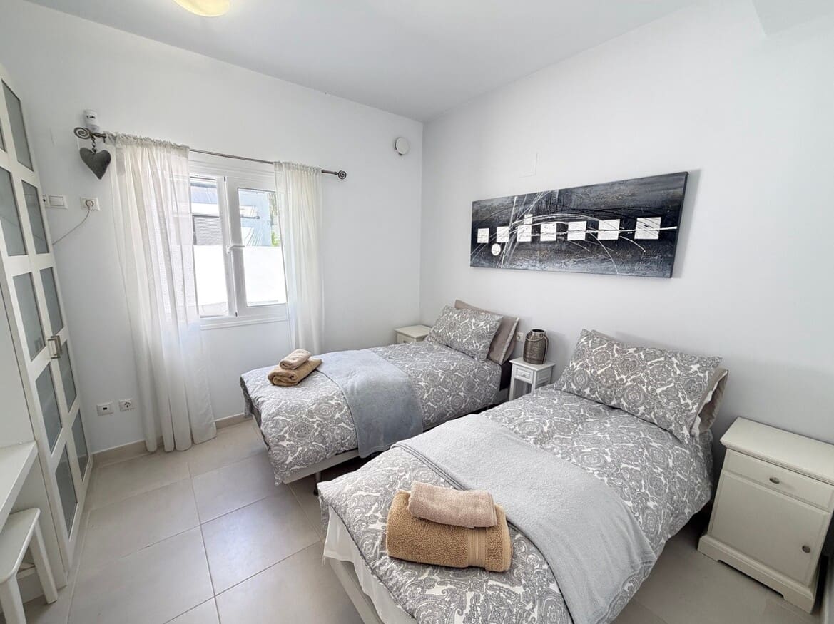 Chalet de 4 habitaciones en Pilar de la Horadada en venta con piscina garaje - 629.900 € (Ref: 10172706)