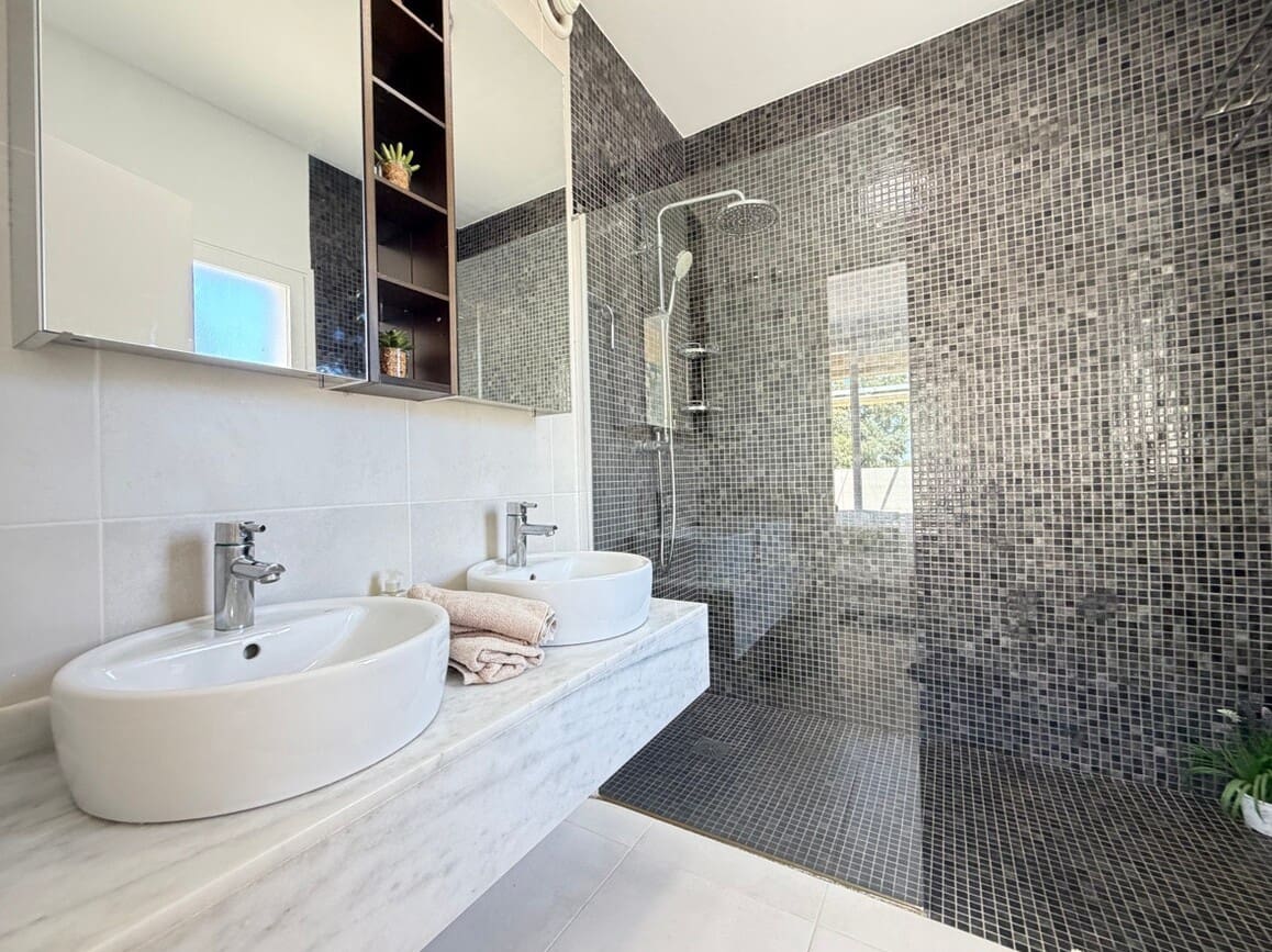 Chalet de 4 habitaciones en Pilar de la Horadada en venta con piscina garaje - 629.900 € (Ref: 10172706)