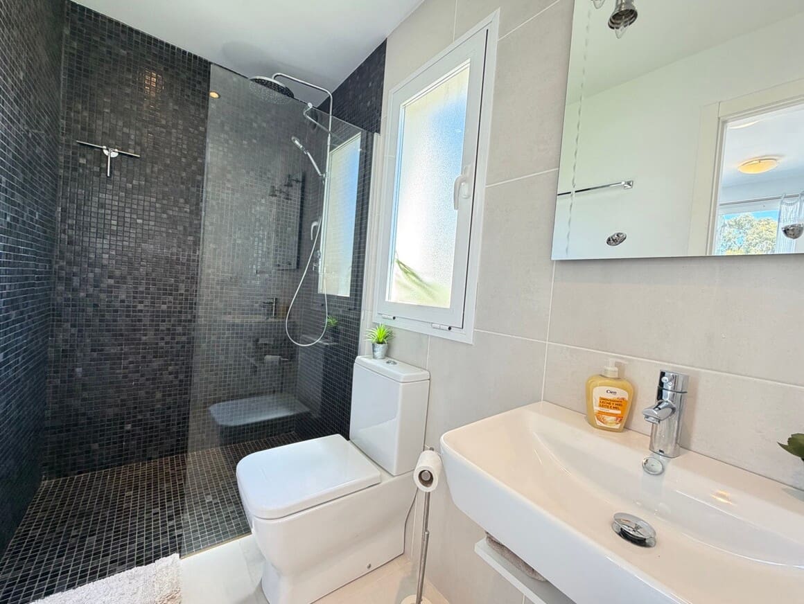 Chalet de 4 habitaciones en Pilar de la Horadada en venta con piscina garaje - 629.900 € (Ref: 10172706)