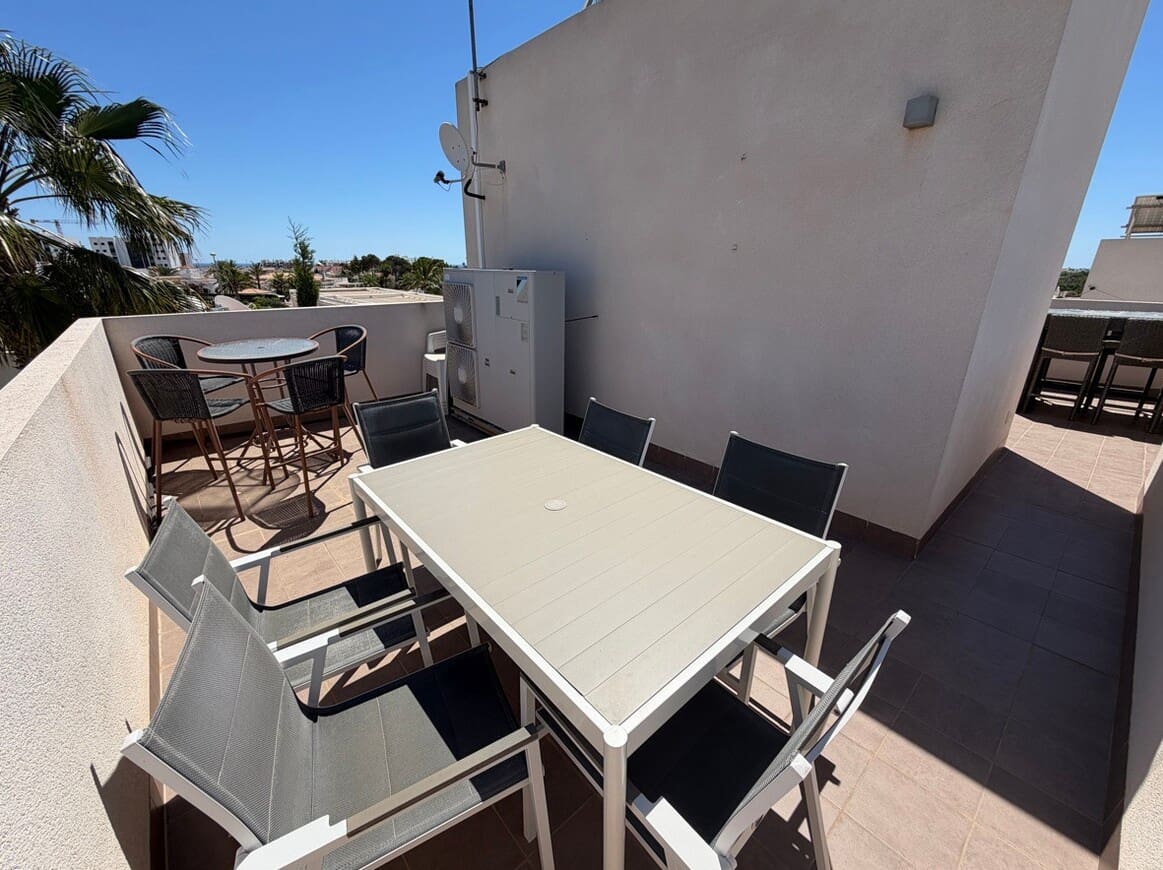 Chalet de 4 habitaciones en Pilar de la Horadada en venta con piscina garaje - 629.900 € (Ref: 10172706)