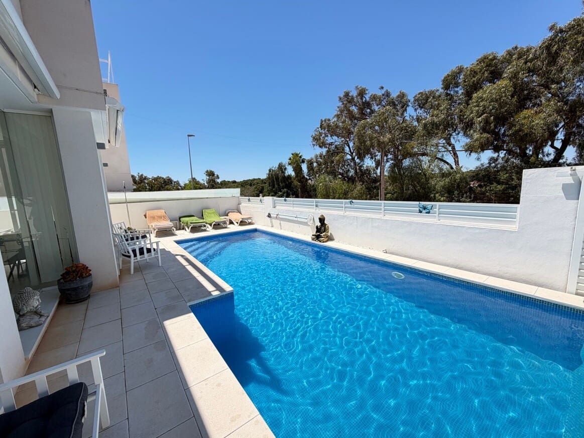 Chalet de 4 habitaciones en Pilar de la Horadada en venta con piscina garaje - 629.900 € (Ref: 10172706)