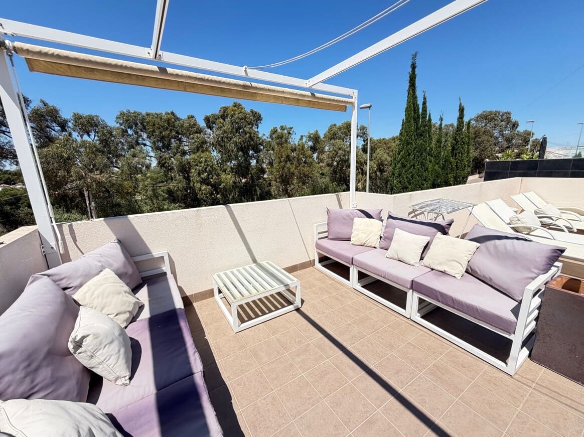 Chalet de 4 habitaciones en Pilar de la Horadada en venta con piscina garaje - 629.900 € (Ref: 10172706)
