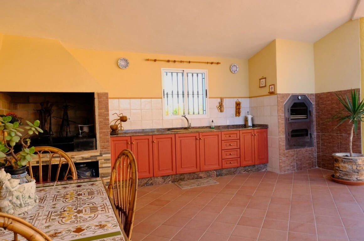 5 bedroom Villa for sale in Orihuela with pool garage - € 675,000 (Ref: 10172707)