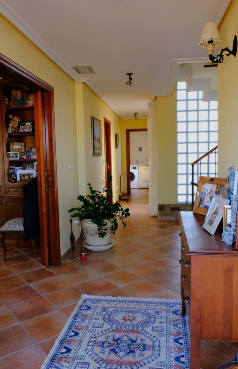 5 bedroom Villa for sale in Orihuela with pool garage - € 675,000 (Ref: 10172707)