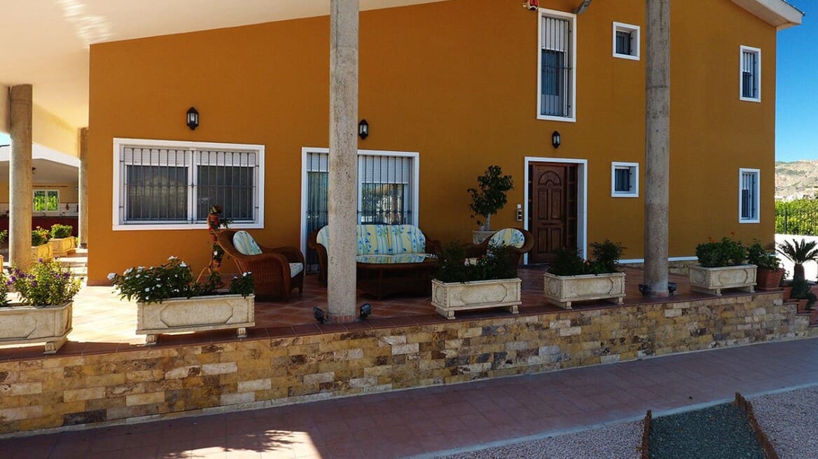 5 bedroom Villa for sale in Orihuela with pool garage - € 675,000 (Ref: 10172707)