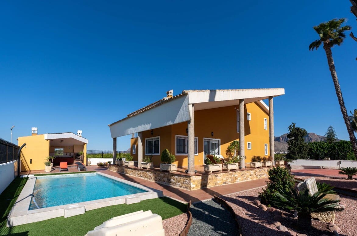 5 bedroom Villa for sale in Orihuela with pool garage - € 675,000 (Ref: 10172708)