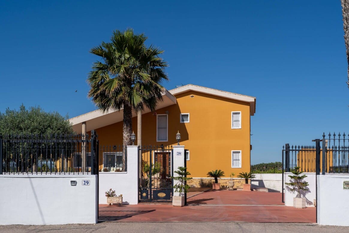 5 bedroom Villa for sale in Orihuela with pool garage - € 675,000 (Ref: 10172708)