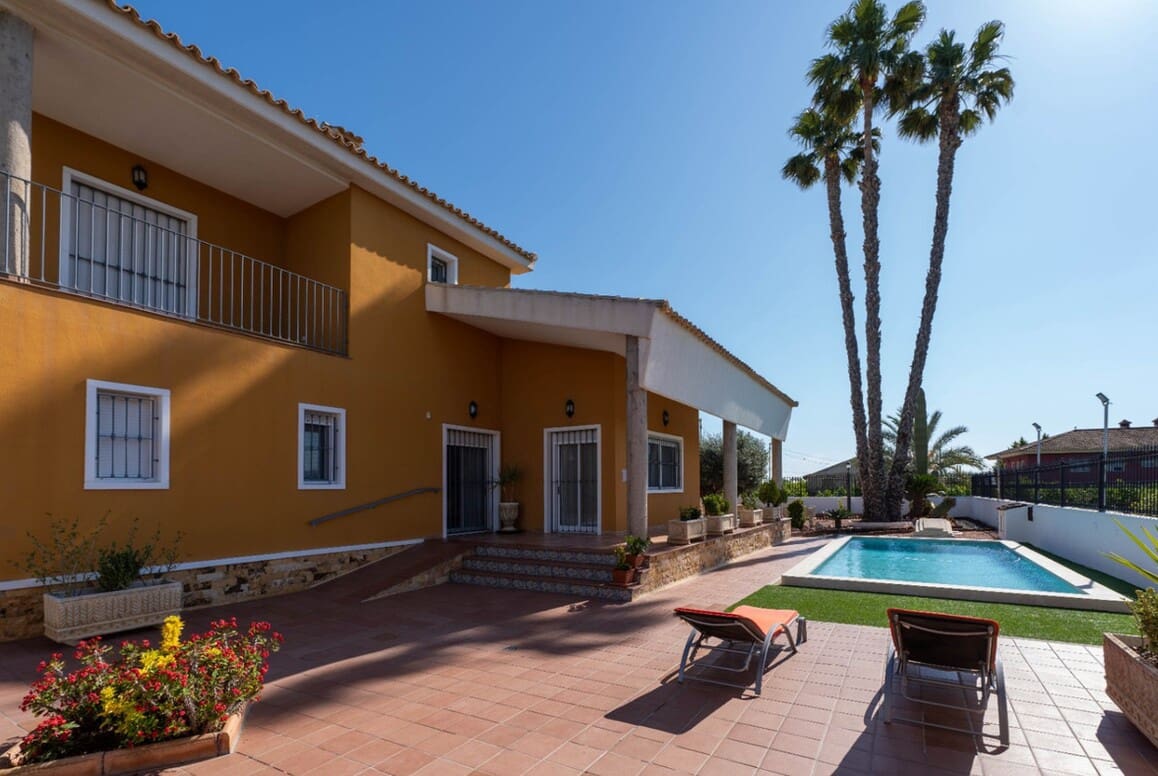 5 bedroom Villa for sale in Orihuela with pool garage - € 675,000 (Ref: 10172708)