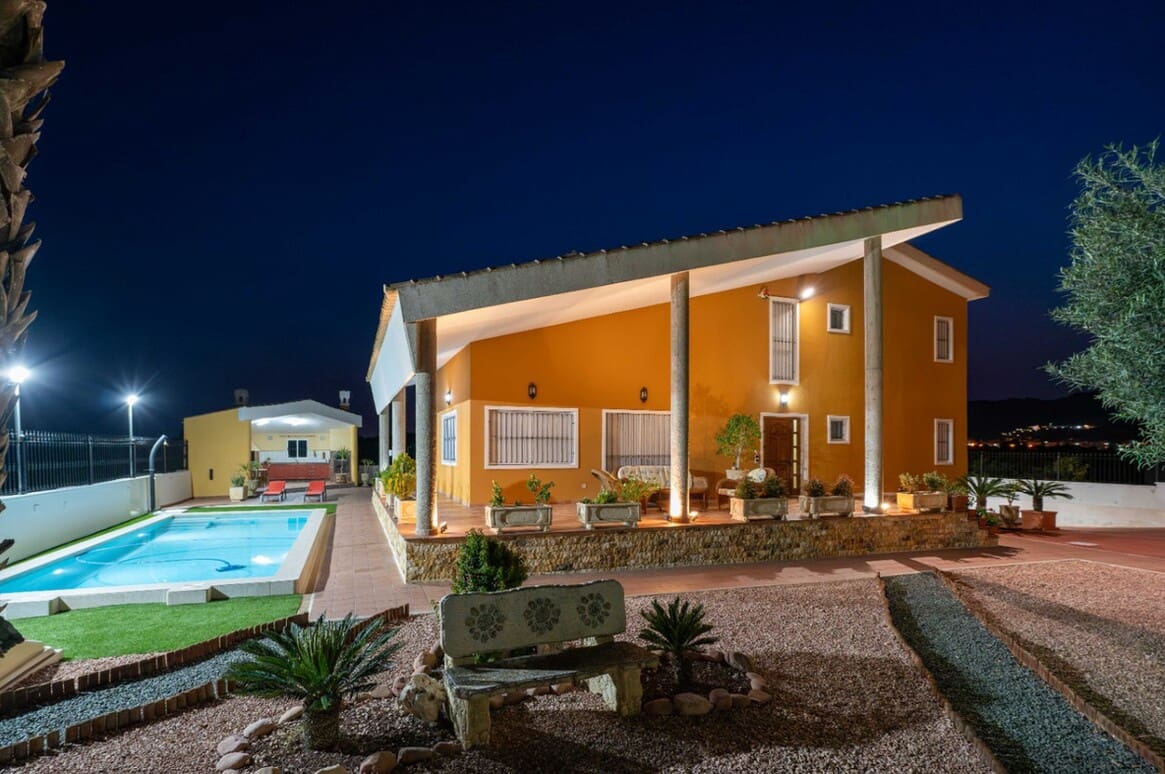 5 bedroom Villa for sale in Orihuela with pool garage - € 675,000 (Ref: 10172708)