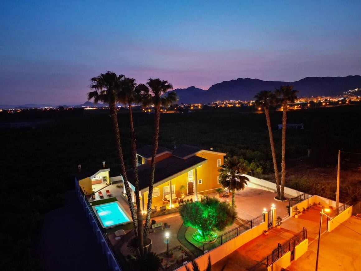 5 bedroom Villa for sale in Orihuela with pool garage - € 675,000 (Ref: 10172708)