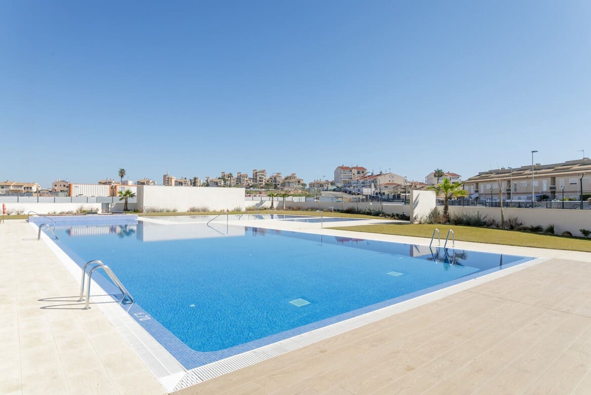 3 quarto Apartamento para venda em Torrevieja com piscina - 545 000 € (Ref: 10173438)