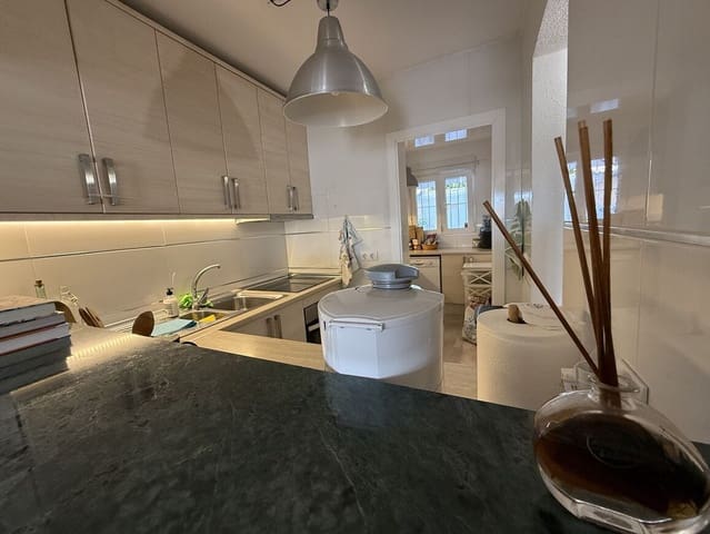 Casa de 2 habitaciones en Puerto Deportivo, Torrevieja en venta con piscina - 222.500 € (Ref: 10173445)