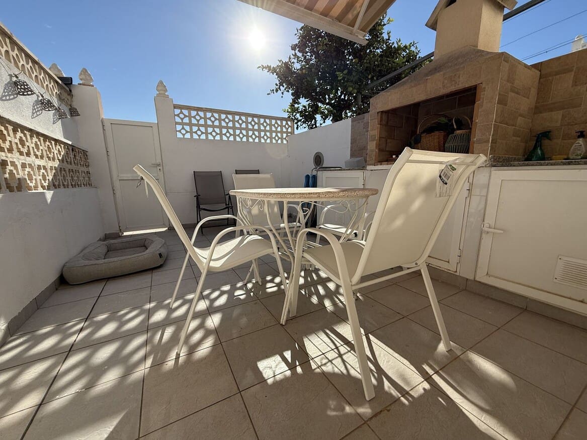Casa de 2 habitaciones en Torrevieja en venta con piscina - 222.500 € (Ref: 10173445)