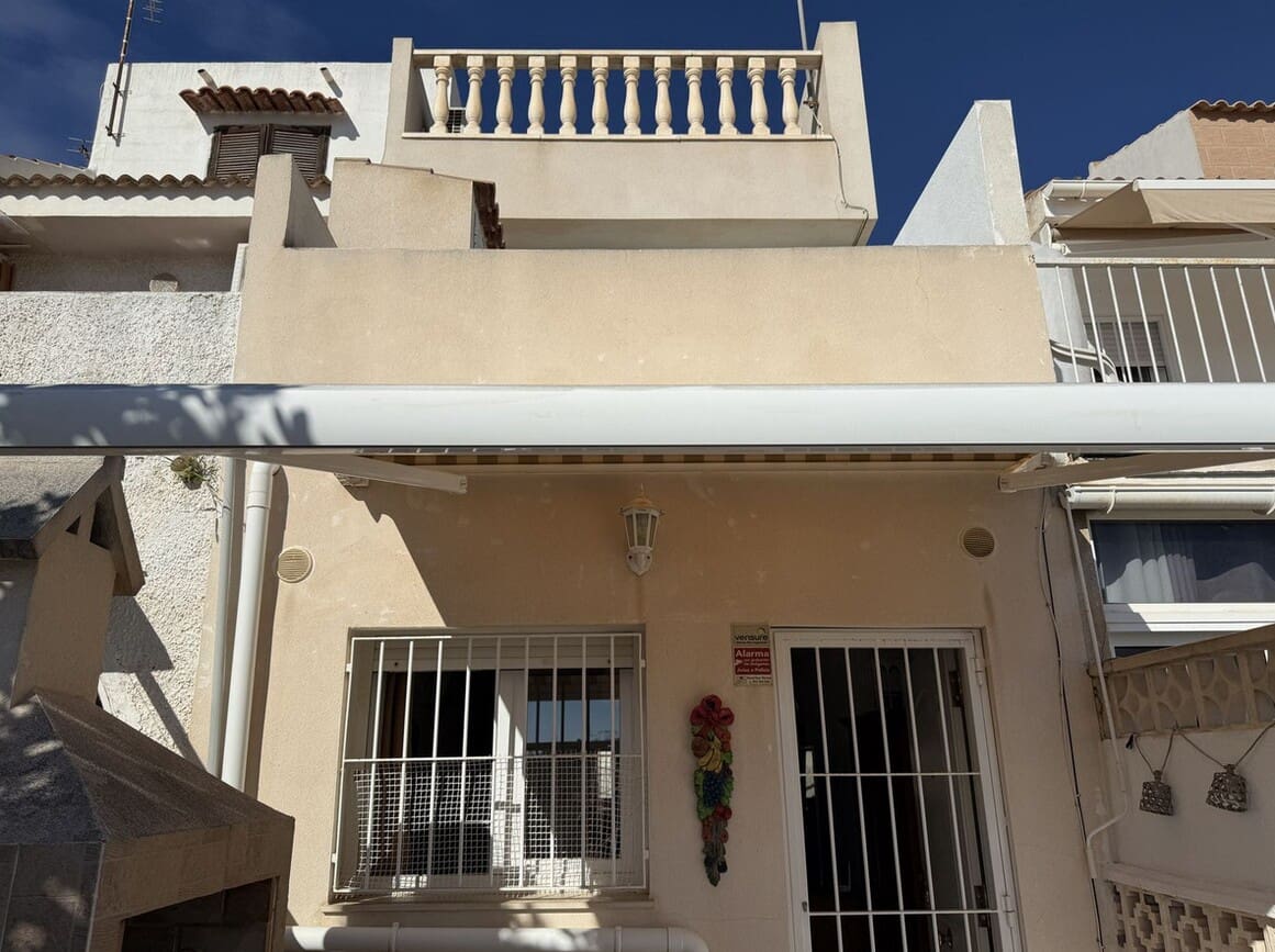Casa de 2 habitaciones en Torrevieja en venta con piscina - 222.500 € (Ref: 10173445)